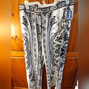 Hester & Orchard women's trousers with floral design, black and white, size XL.